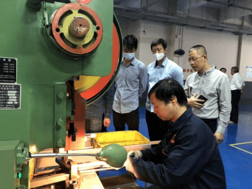 長(zhǎng)江有色網(wǎng)組織銅企業(yè)家到鷹潭高新技術(shù)開發(fā)區(qū)銅企業(yè)調(diào)研